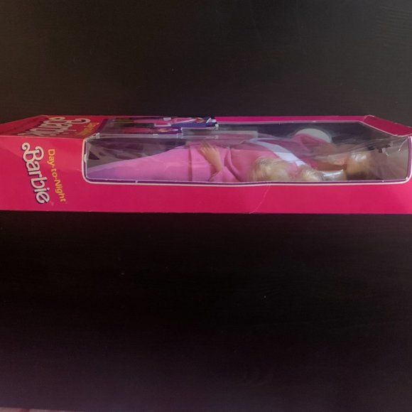 ICONIC DAY TO NIGHT BARBIE! New in box but box is damaged - see pics. - Picture 2 of 8